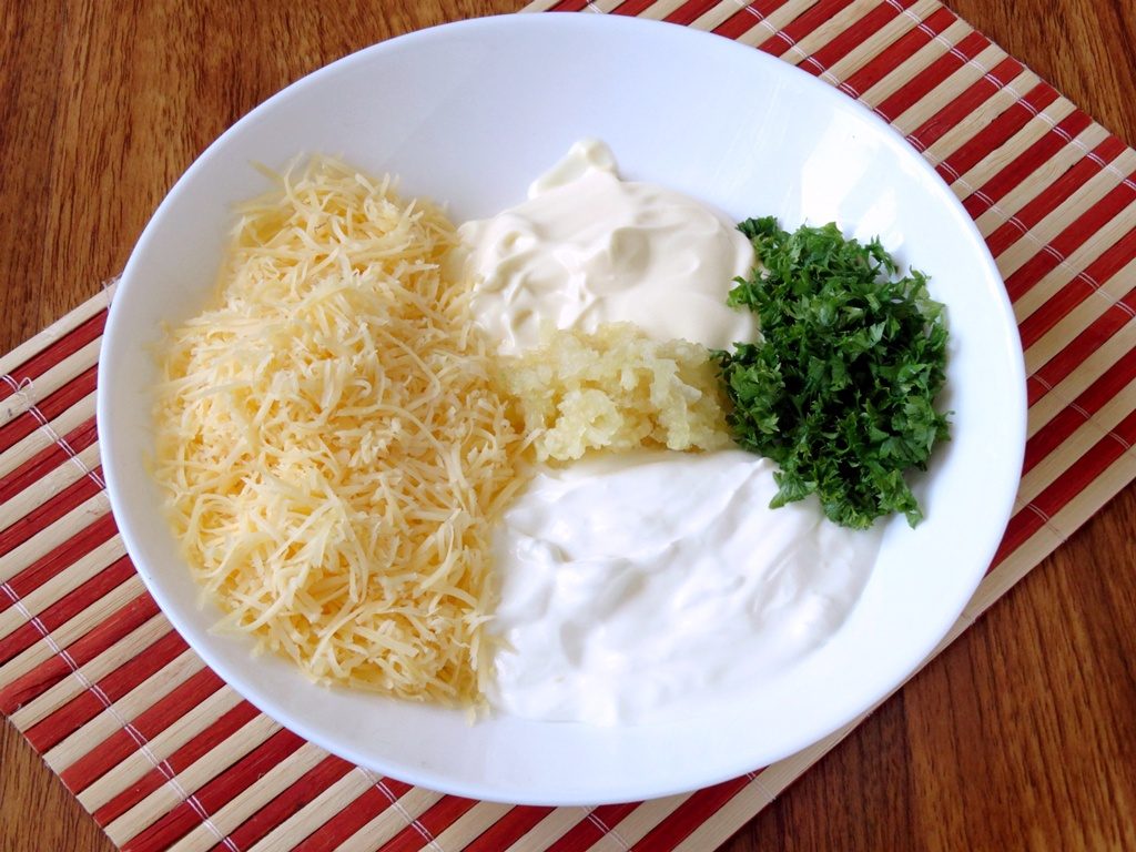 Картофель с сыром и чесноком
